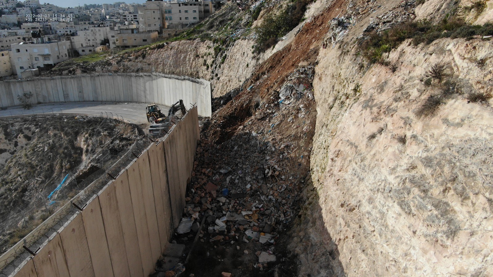 המזבלה הערבית מוטטה את גדר ההפרדה - איך הגיבו במשהב"ט?