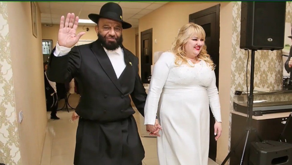 חתונה ערב מלחמה: הזוג שהחליט להתחתן בקייב למרות המצב במדינה