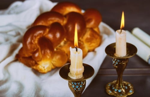 שולחן שבת | צילום: שאטרסטוק