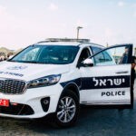 זמר מפורסם עוכב לחקירה בעקבות סכין שאותרה ברכבו