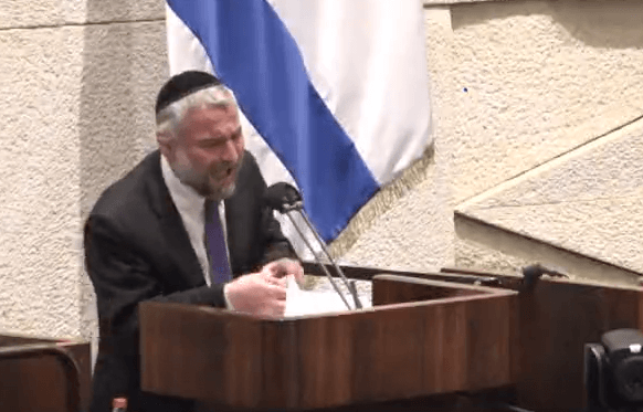 צפו: מדוע שלף ח"כ אבוטבול שקית אזני המן מעל בימת המליאה?