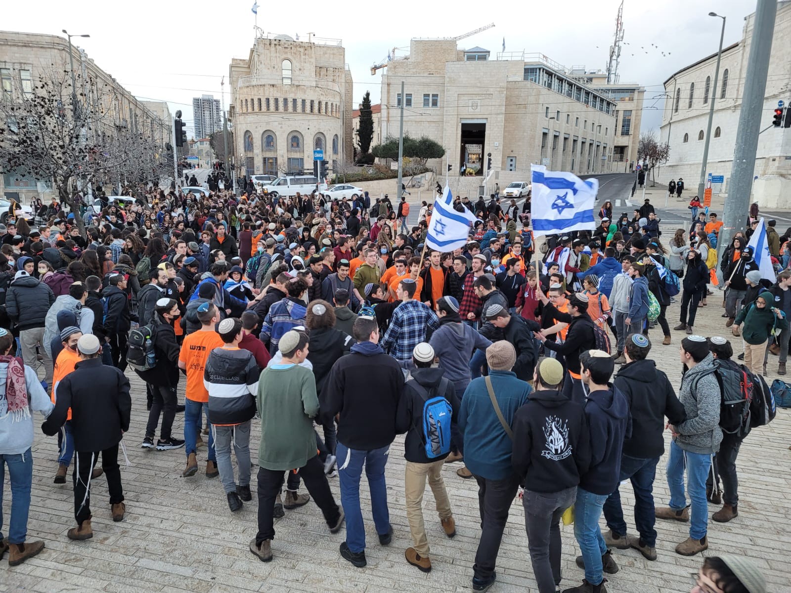 אלפי נערים בצעדה וקריאה לממשלה למנוע את פינוי ישיבת חומש