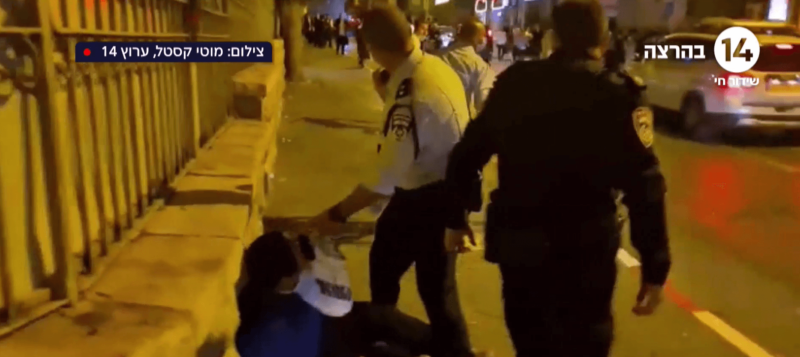 בלתי נתפס: השוטר שתועד מכה מפגין בן 12 זוכה בביהמ"ש