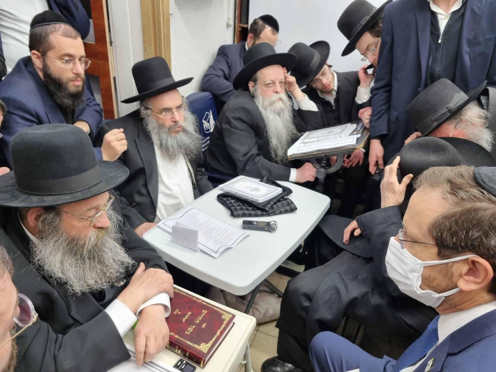 הנשיא הרצוג הגיע לניחום אבלים במשפחת קניבסקי