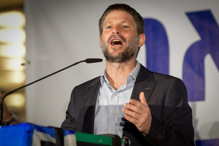 סמוטריץ': "ממשלת היח"צ עסוקה בלהצטלם עם כמה עולים בודדים"