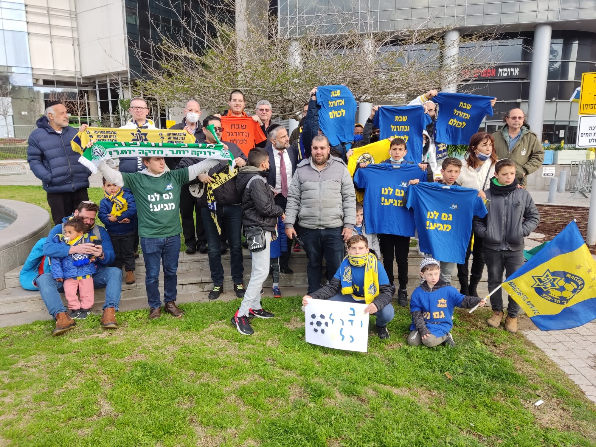 "גם לנו מגיע" | מאות מחו נגד קיום משחקי כדורגל בשבת | הצביעו מה דעתכם