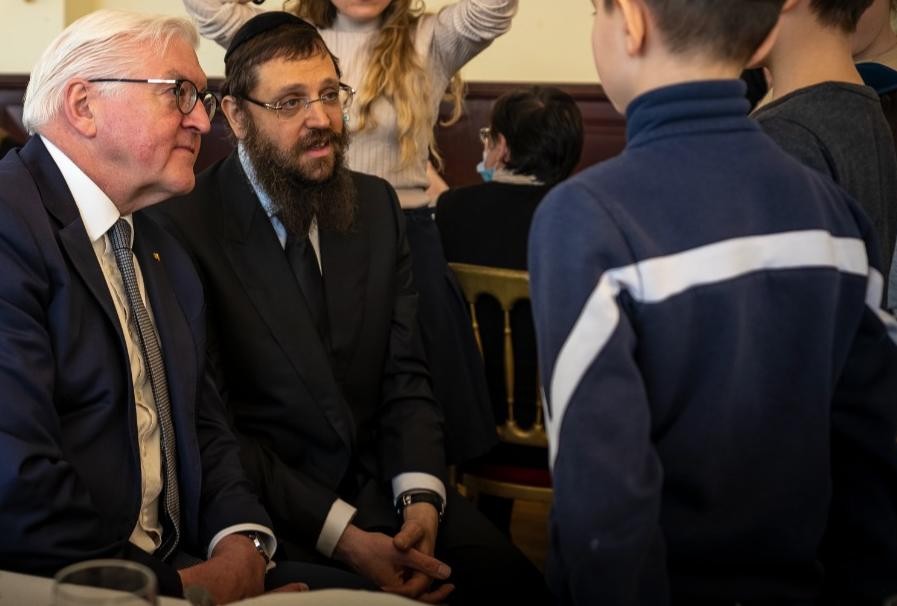 נשיא גרמניה הפתיע את היתומים שנמלטו לברלין ופרגן לחב"ד