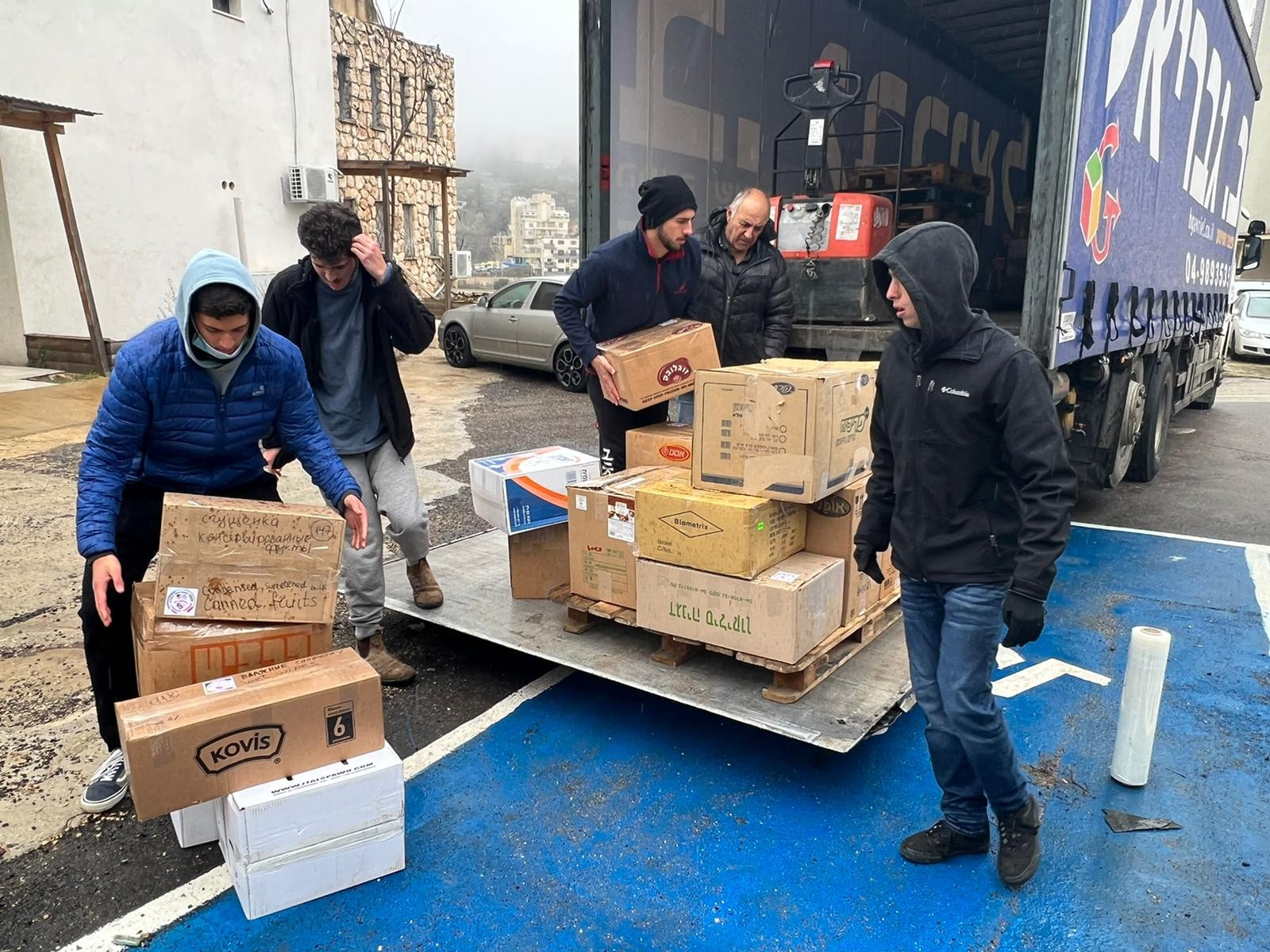 מצפת באהבה: אלפי מוצרים נשלחו היום כסיוע הומניטרי לאוקראינה