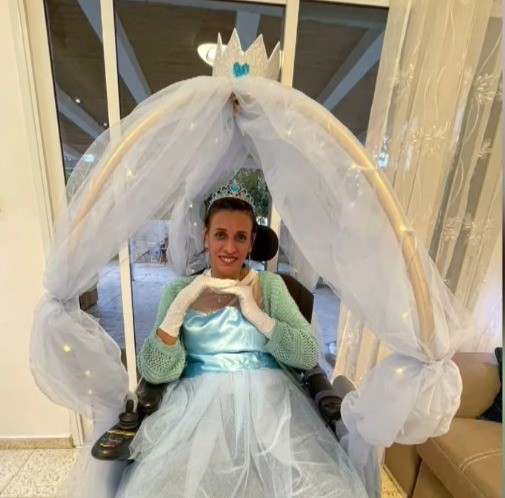 חג רק לילדים? הבת שריגשה את אמא והכינה לה תחפושת