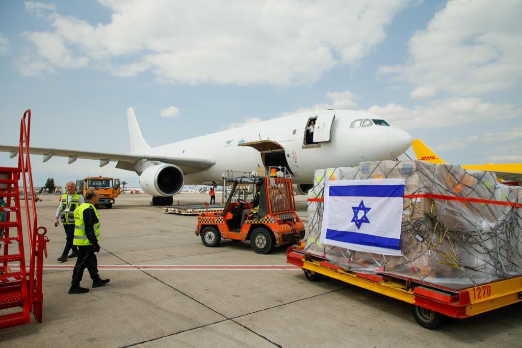 מטוס אל-על הטיס ציוד עבור בי"ח שדה שיוקם בגבול אוקראינה