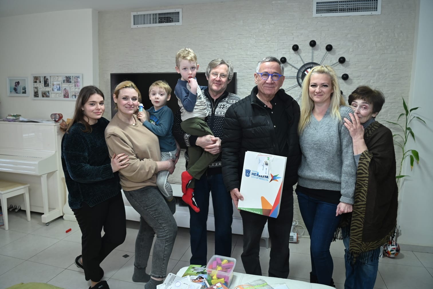 משפחה ישראלית התאחדה עם קרוביהם שנמלטו מהמלחמה באוקראינה