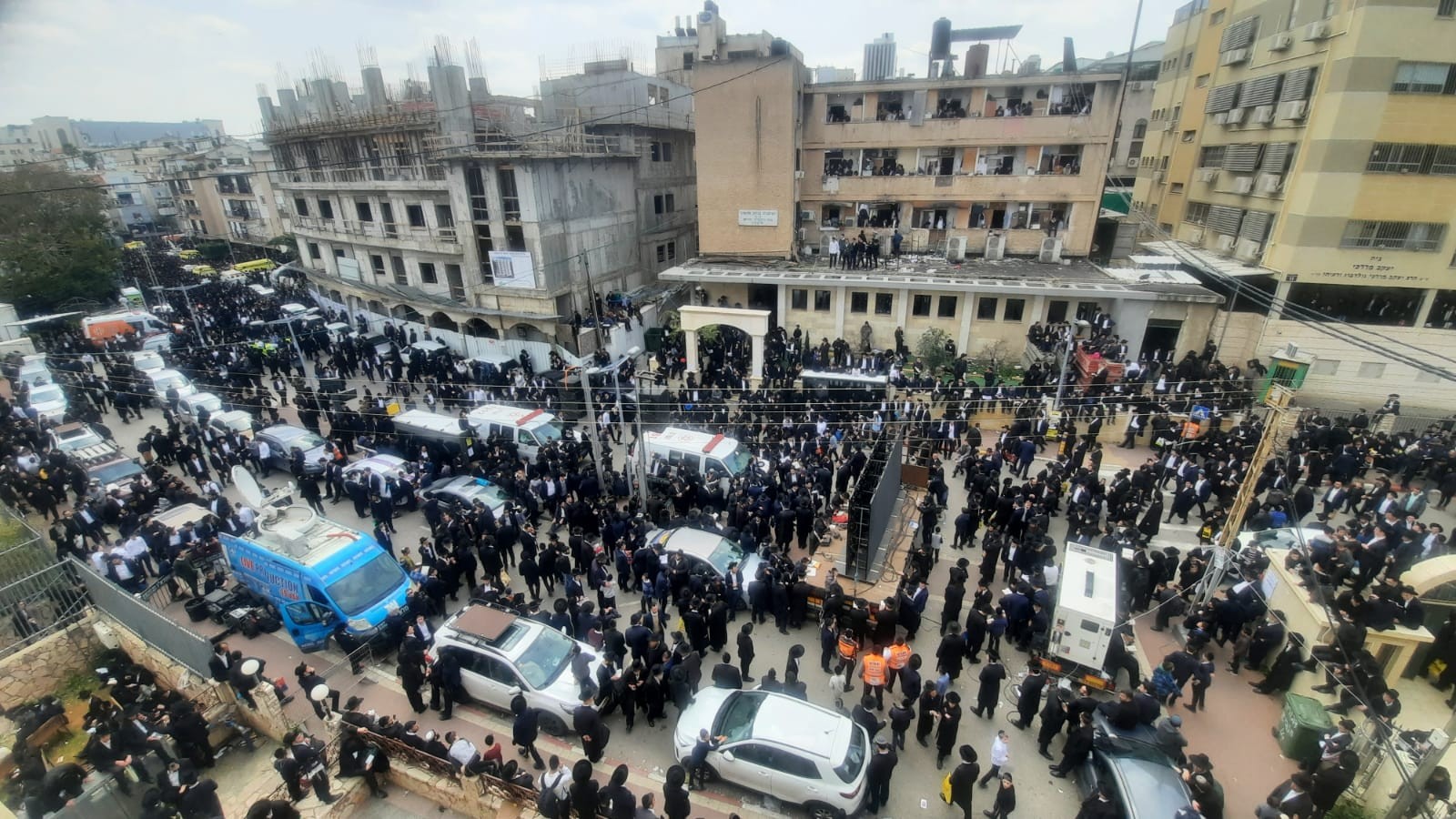 הרחוב החרדי מנסה להתאושש מהשבר עם פטירת הרב קניבסקי זצ"ל