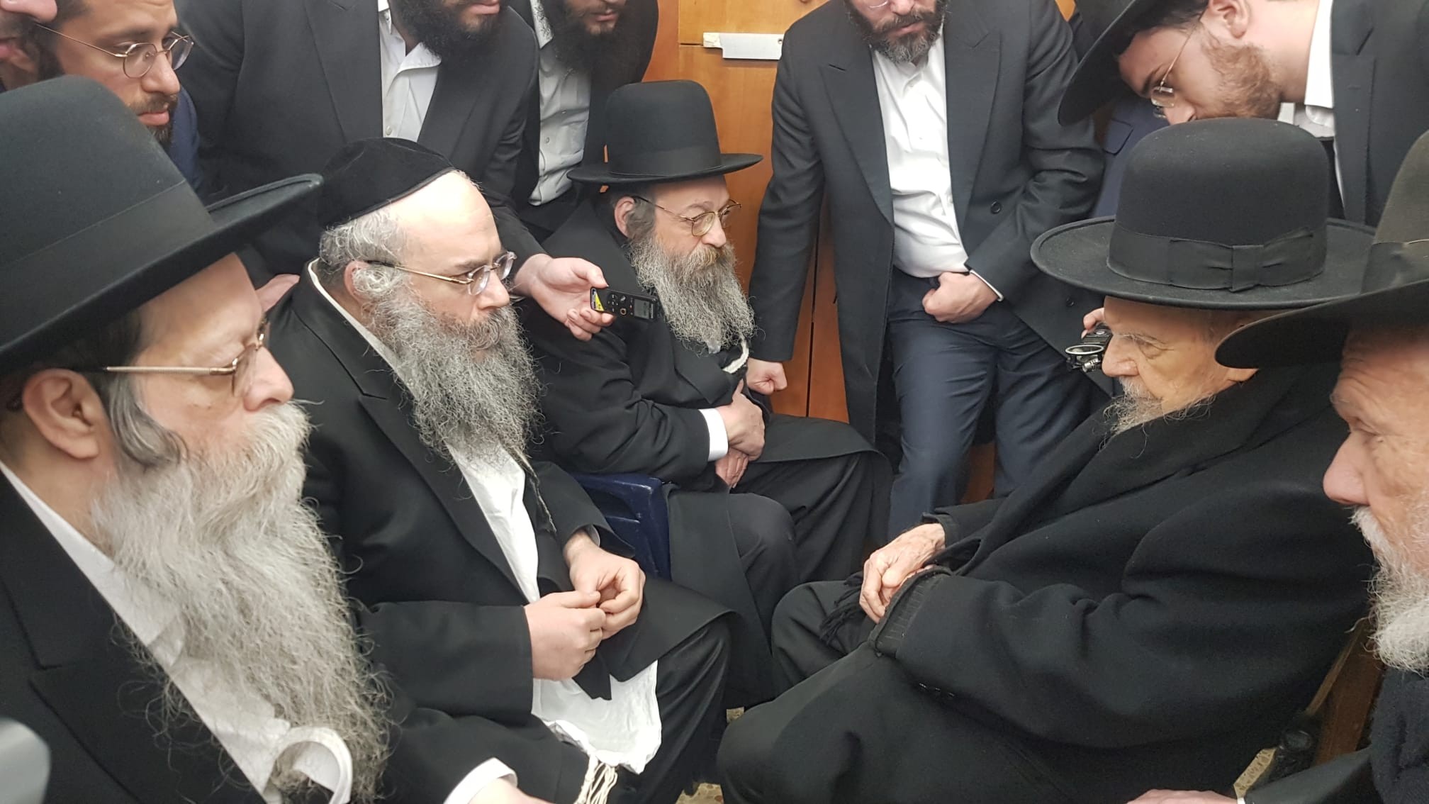 לאחר שהתעלף במהלך הבוקר: בנו של הרב קניבסקי פונה לביה"ח