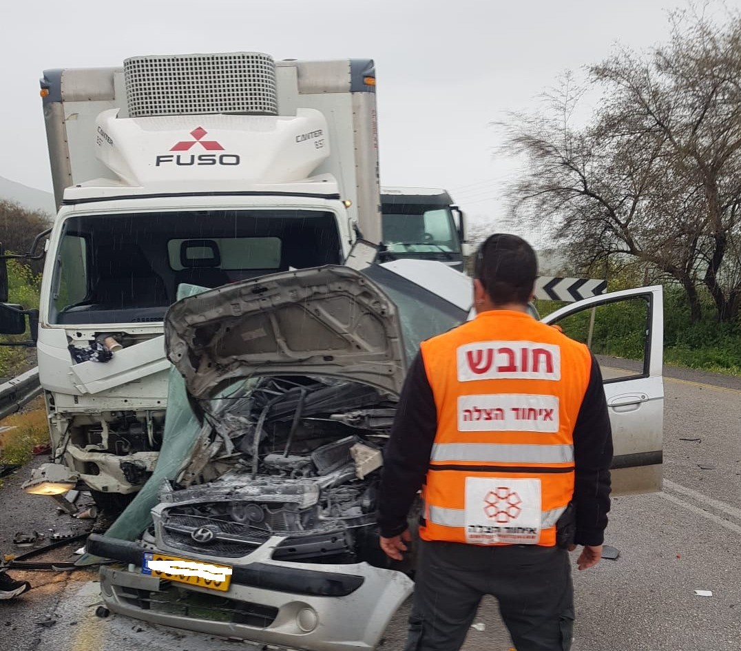 כביש 789: נהגת רכב נפצעה קשה כתוצאה מתאונה עם שתי משאיות