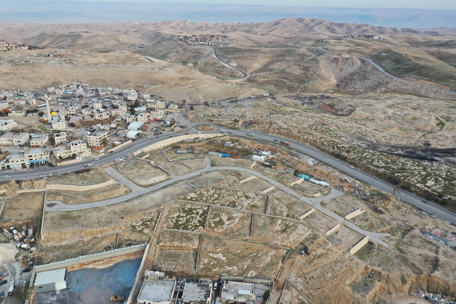 הארכיון זוכר: ראשי הקואליציה מתחייבים לפנות את חאן אל אחמר