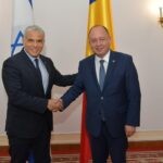 בפגישה עם שר החוץ הרומני: לפיד ממשיך לגנות את רוסיה
