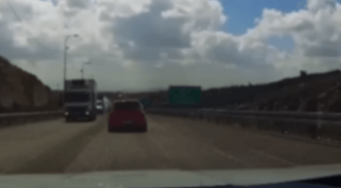 הנהג הערבי קרע את דו"ח התנועה ונמלט - כך נגמר המרדף | תיעוד