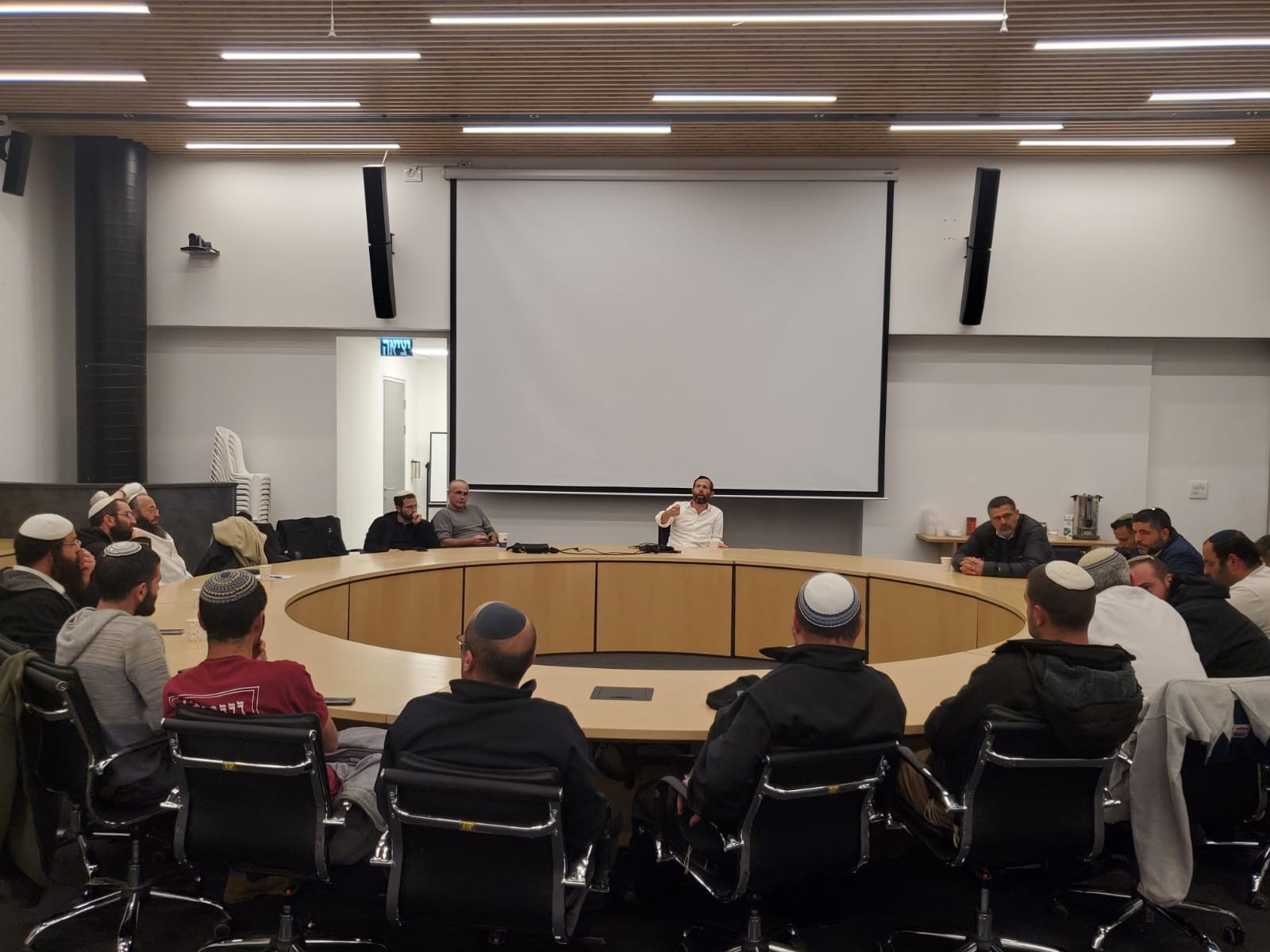 מועצת בנימין בכינוס חירום למניעת הטרור בכבישים