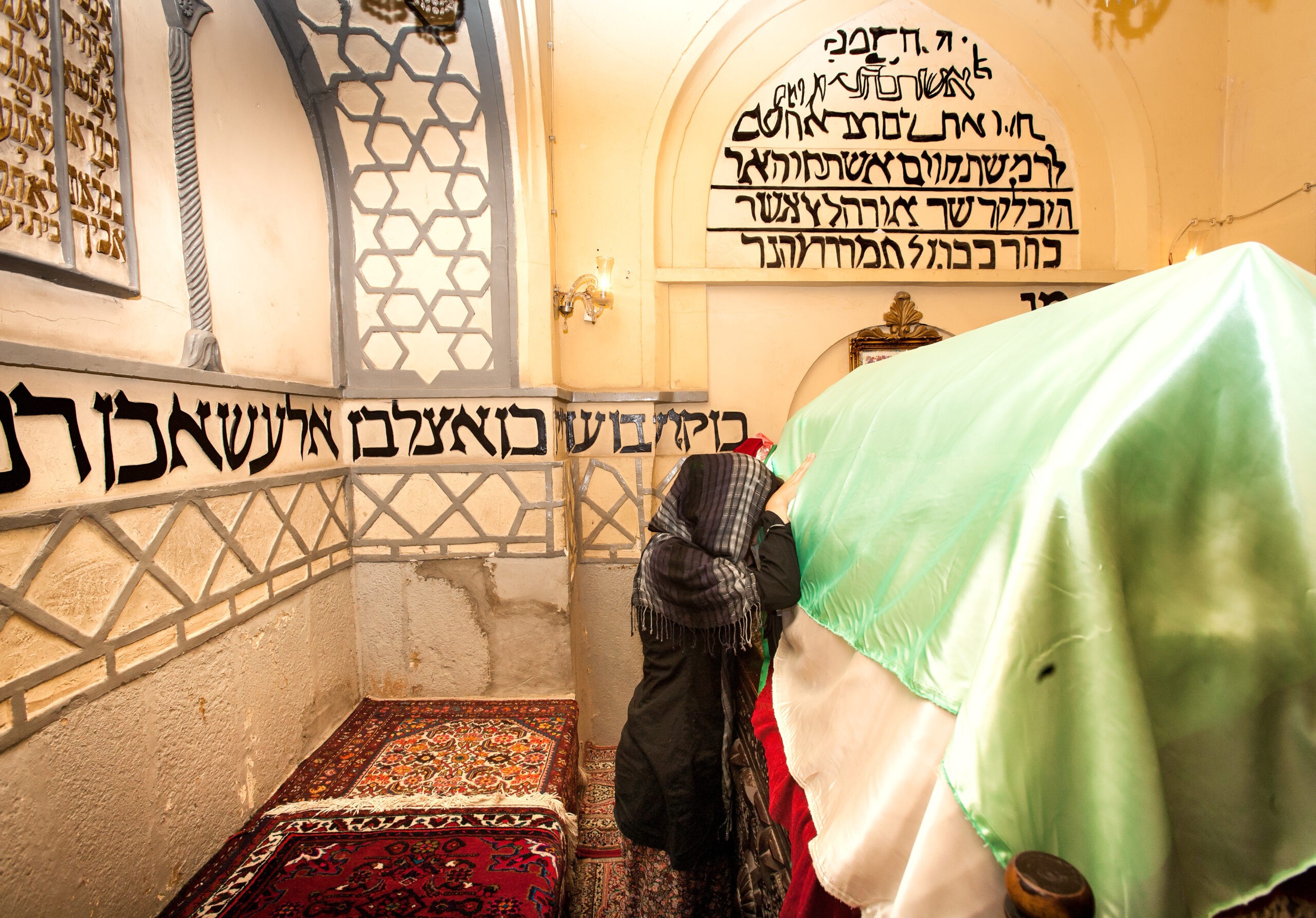 בעקבות החיסול בדמשק: קבר מרדכי ואסתר באיראן הוצת