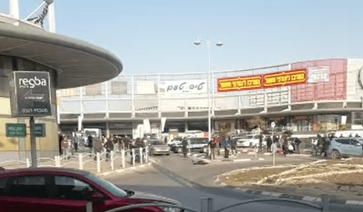 "תירה בו": גבורת האזרחים שמנעה נרצחים נוספים | תיעוד