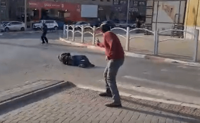 נלחמים בידיים חשופות | דעה