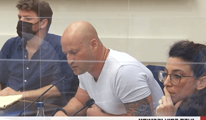 פעיל השמאל: "המשטרה אמרה: כל מי שיש לו צוללת − להוריד אותו"