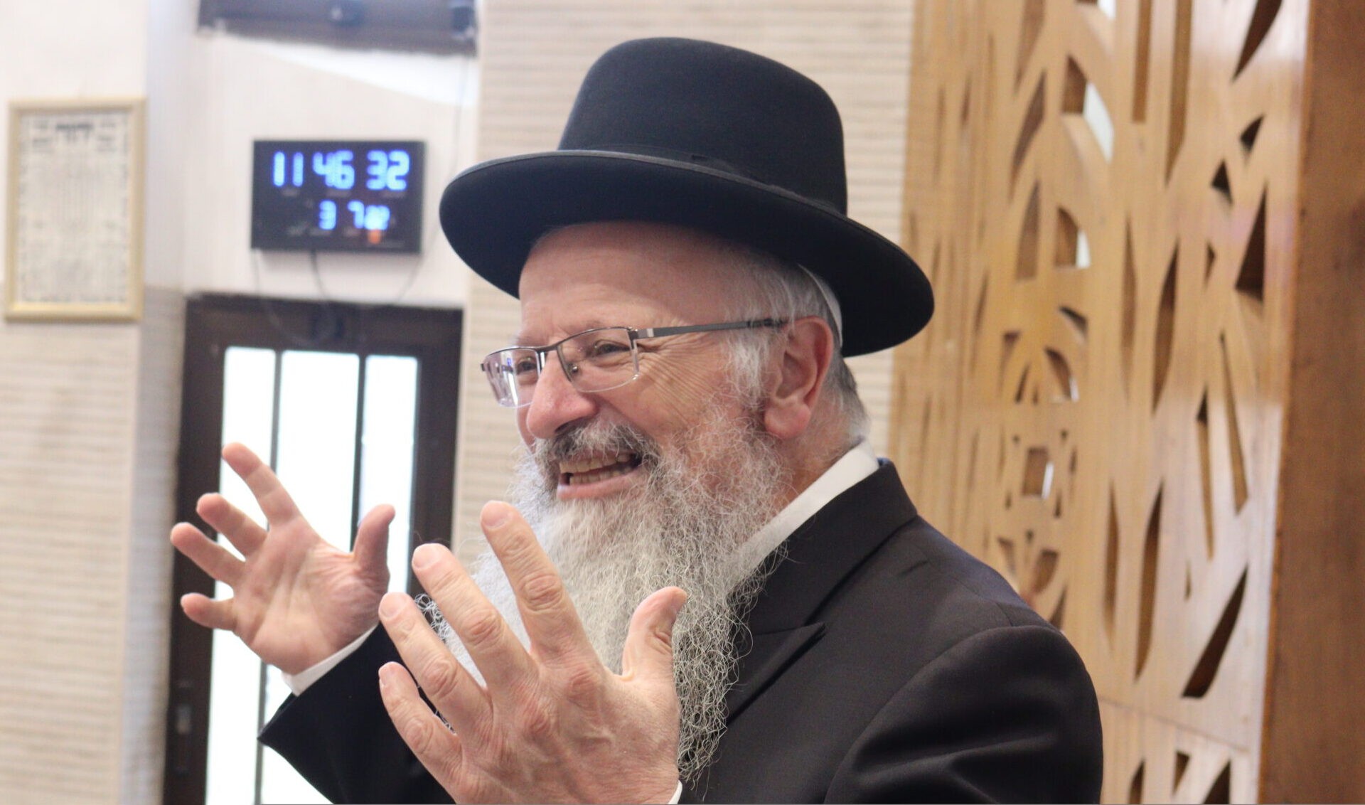 הרב שמואל אליהו מזמין אתכם למשלוח מנות מיוחד