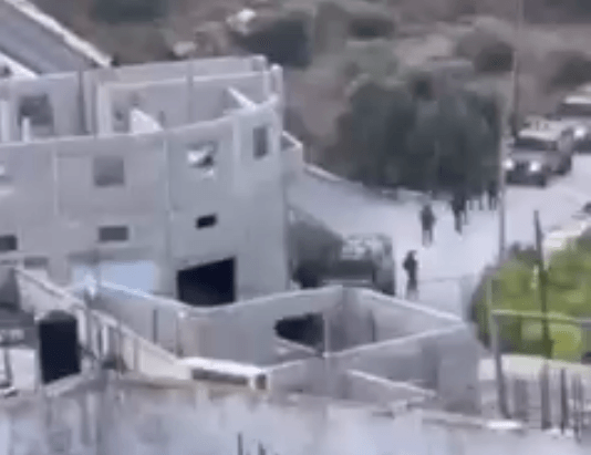 לאחר הפיגוע: כוחות צה"ל פשטו על בית המחבל - אחיו נעצר