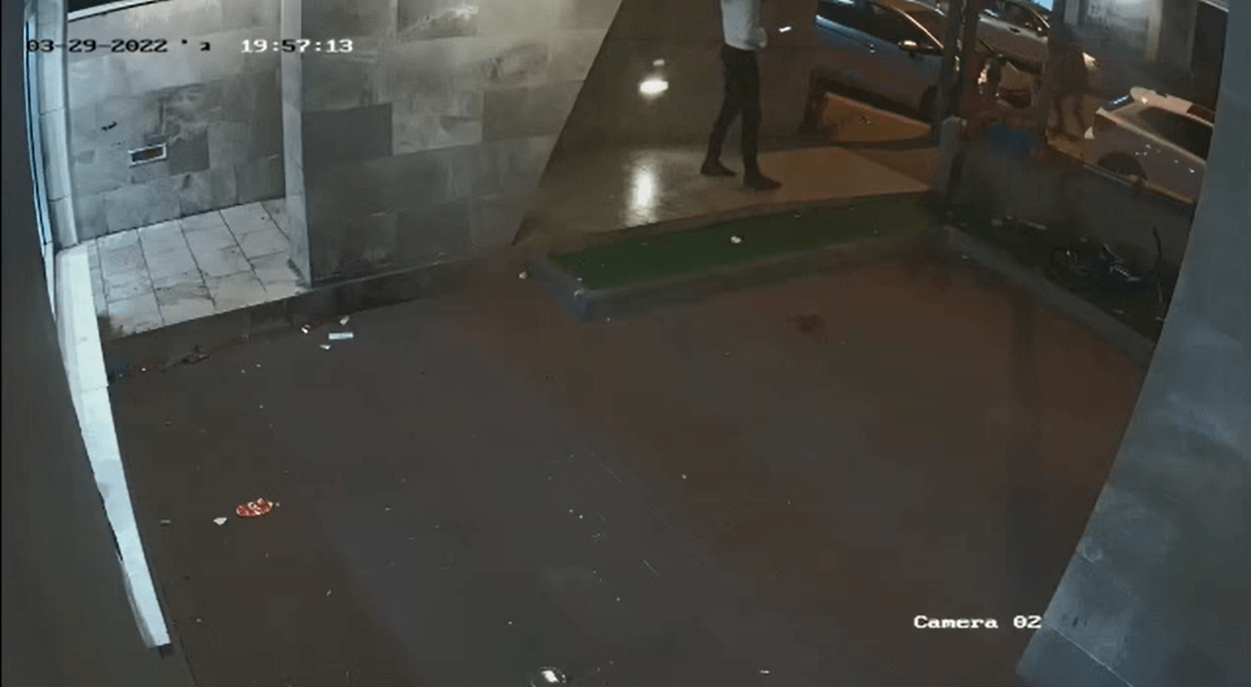 תיעוד מצמרר: החובש מנחם אנגלנדר עומד מול המחבל וניצל בנס