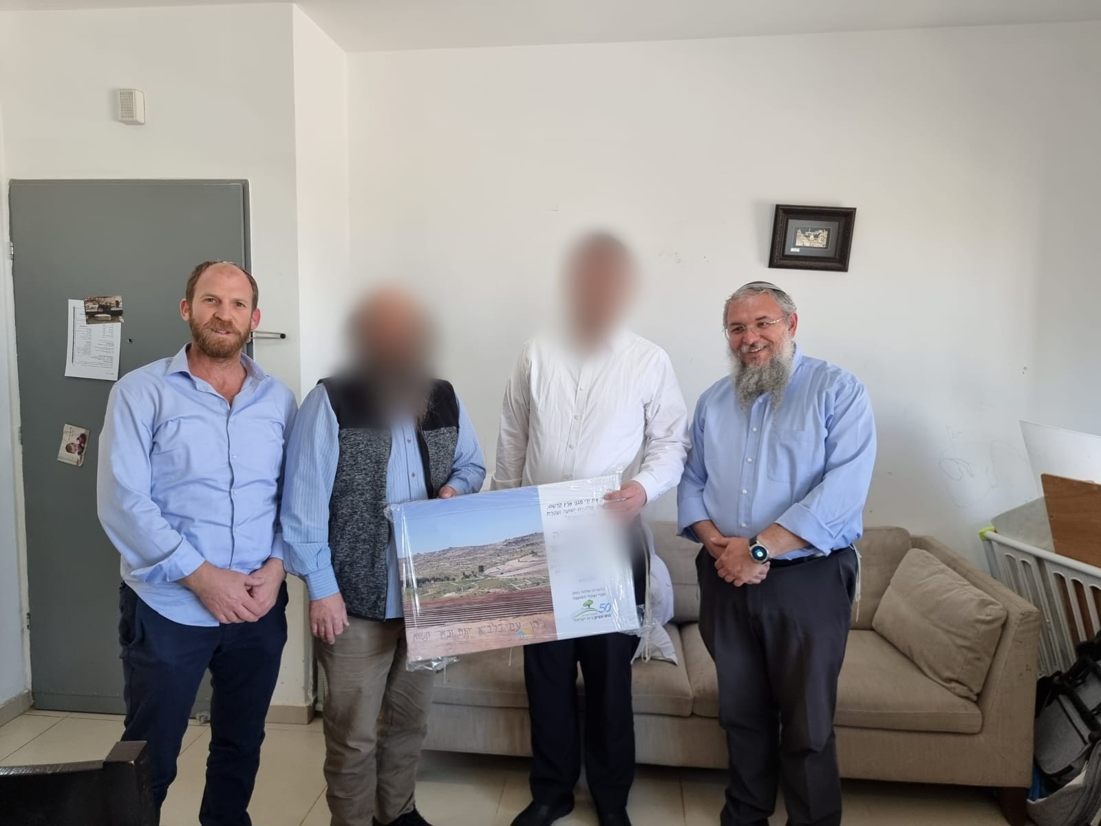 מרגש: הפצוע והאזרח שהציל אותו בפיגוע הדקירה באוטובוס נפגשו