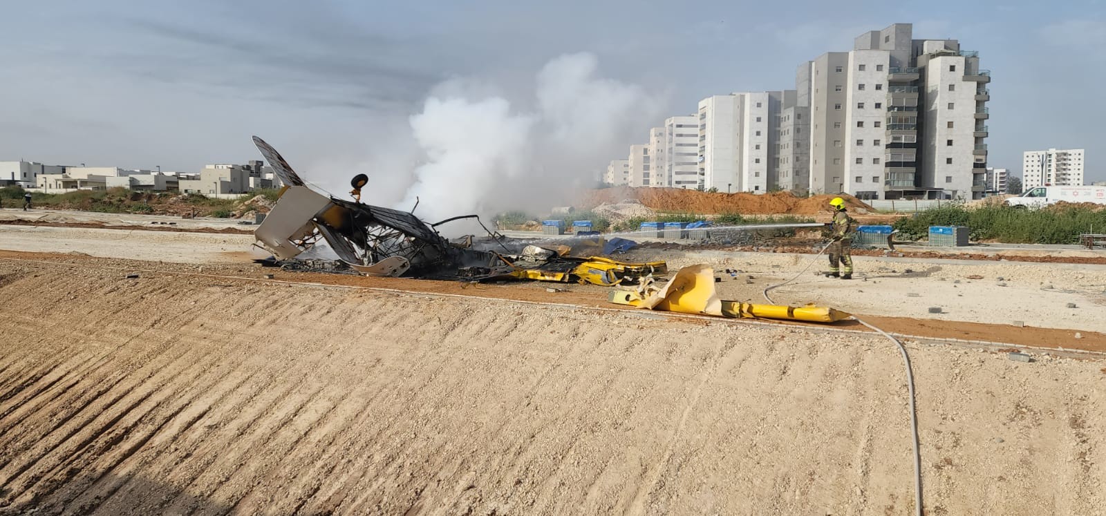 מאבד שליטה סמוך למבנים − וצולל לקרקע | תיעוד התרסקות המטוס