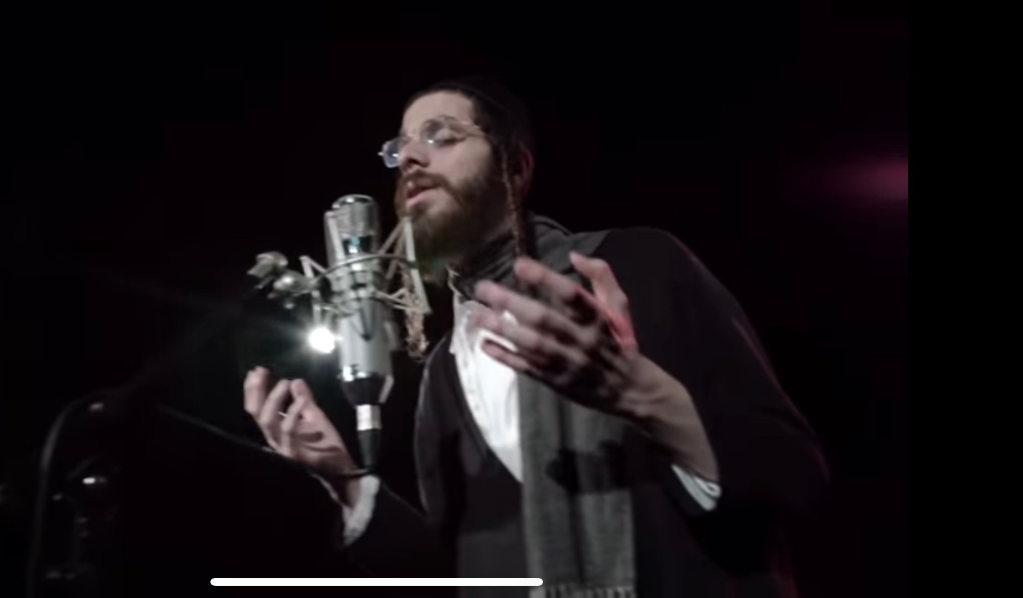 שיר אהבה חסידי ביידיש מעורר סערה במגזר החרדי | כל הפרטים