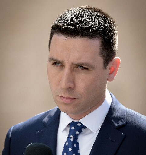 לאחר שסתר עצמו, העיתונאי מודה: אני שופר, זו לא קללה