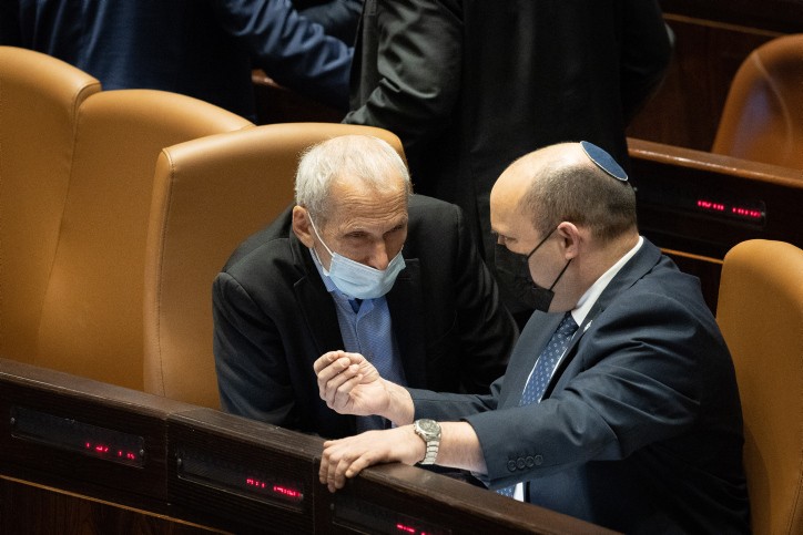 שר הבט"פ עמר בר-לב ורה"מ בנט. צילום: יונתן זינדל פלאש 90
