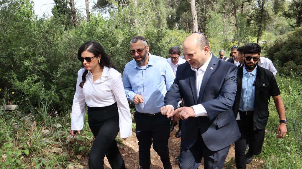 בנט ושקד הבוקר בחריש. קרדיט: חשבון הטוויטר של נפתלי בנט