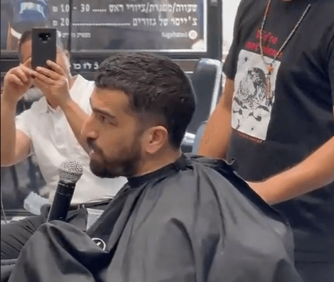 מסתפר ושר: חנן בן ארי ברגע מרגש במספרה | צפו