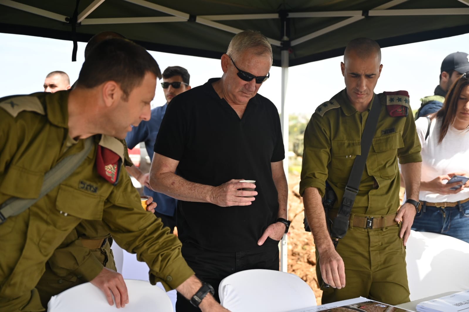 גנץ באוגדת איו"ש: נמשיך לבצע מעצרים ויוזמות בהגנה ובהתקפה