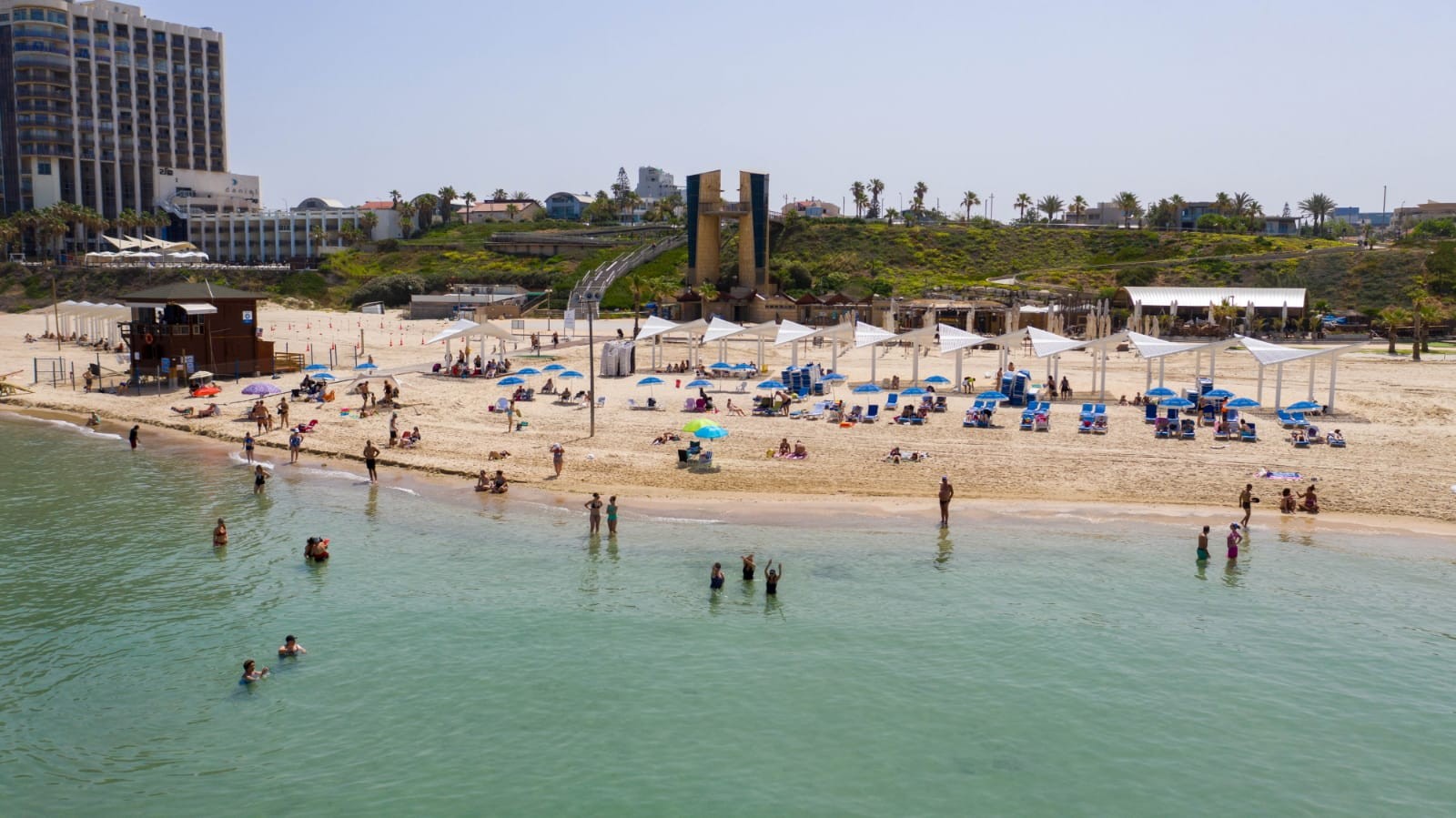קיץ בהרצליה: העיריה הודיעה - אלו החופים והמועדים לרחצה בעיר