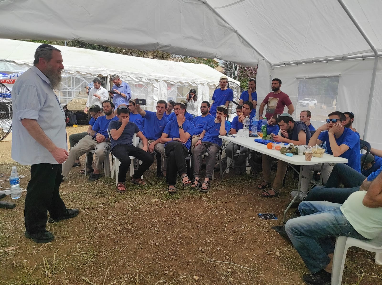 ח״כ מעוז הקים את לשכתו מול ביתו של ח"כ אורבך