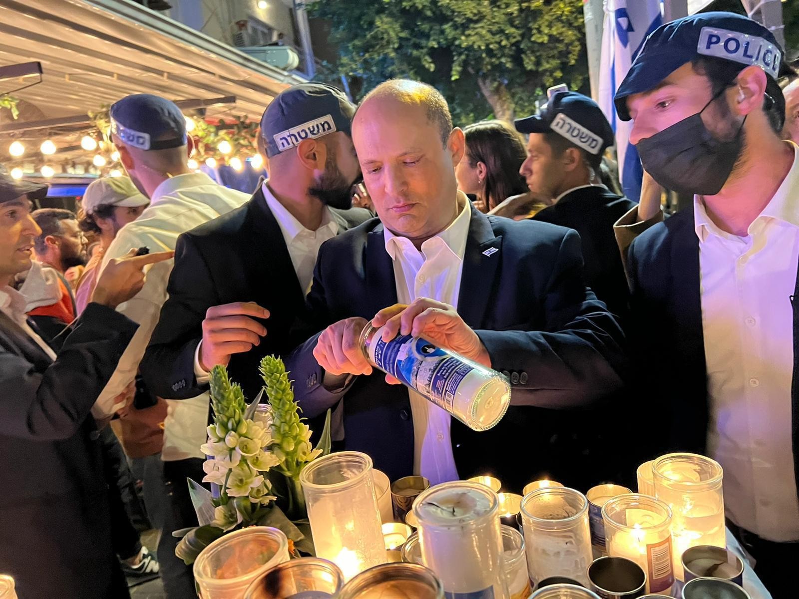 לאחר הפיגוע הקטלני בת"א: בנט מבקר בבר ה'אילקה'