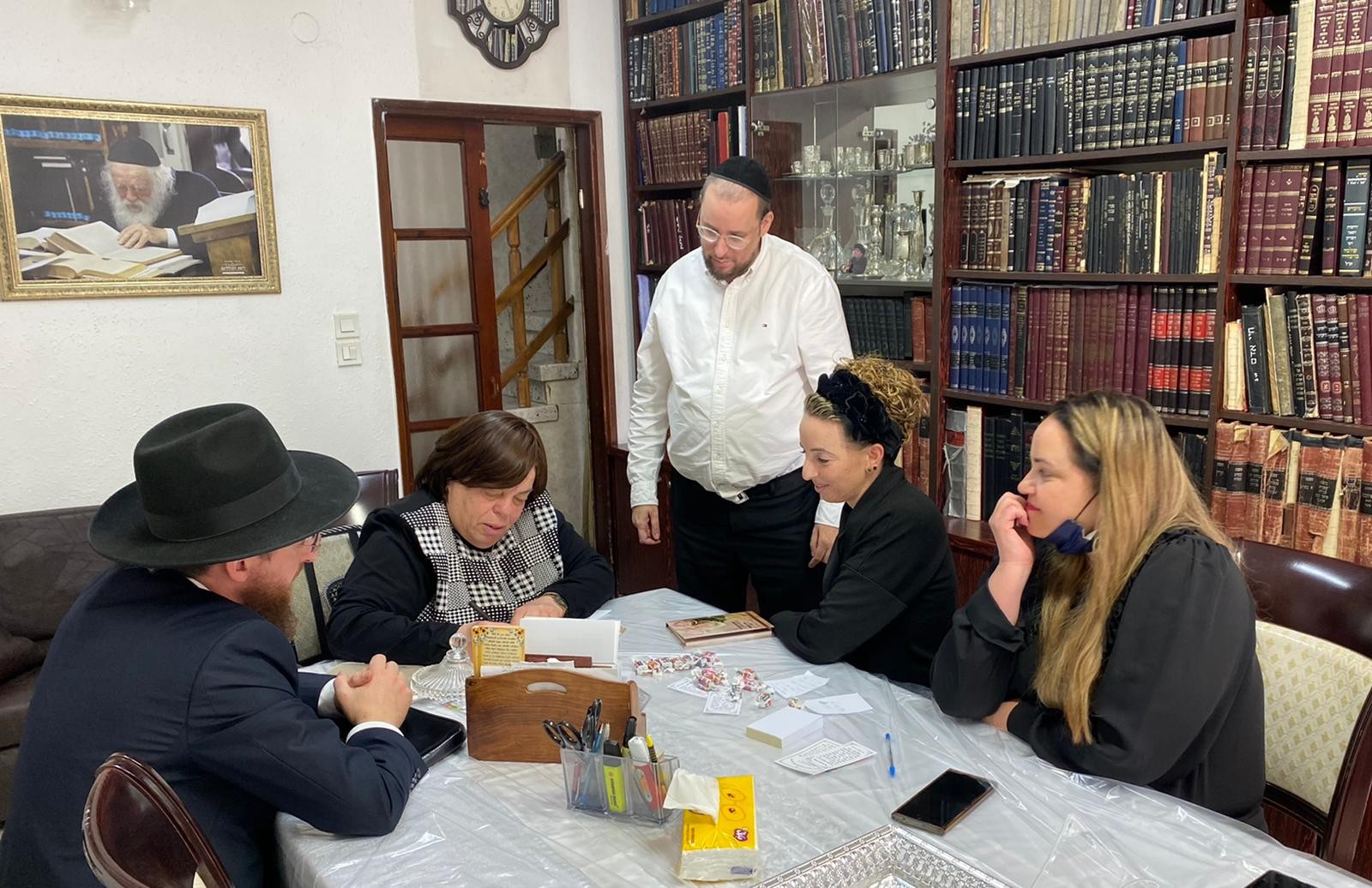 "הצלת את עם ישראל": סילמן ביקרה אצל הרבנית מבני ברק | תיעוד
