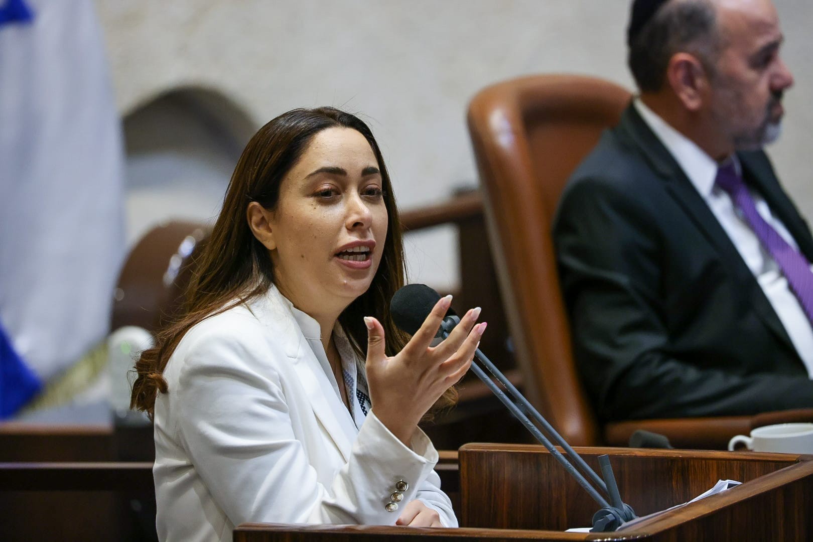 מה גרם לחברת הכנסת מאי גולן לדבר ברוסית?