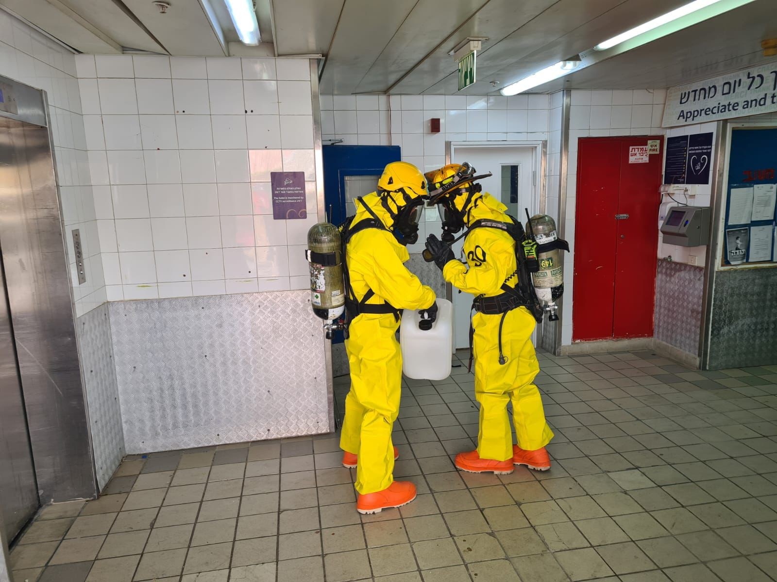 דרמה באילת: חומרים מסוכנים התפשטו סמוך לבריכה, האורחים פונו