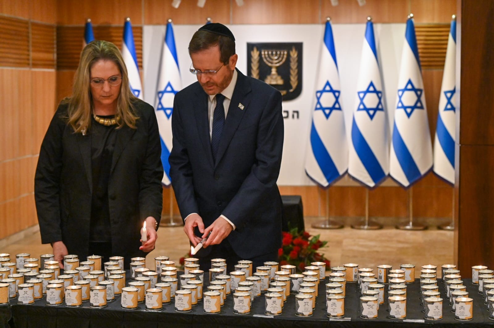 יום השואה: נרות הודלקו בכנסת ישראל לזכר הנספים