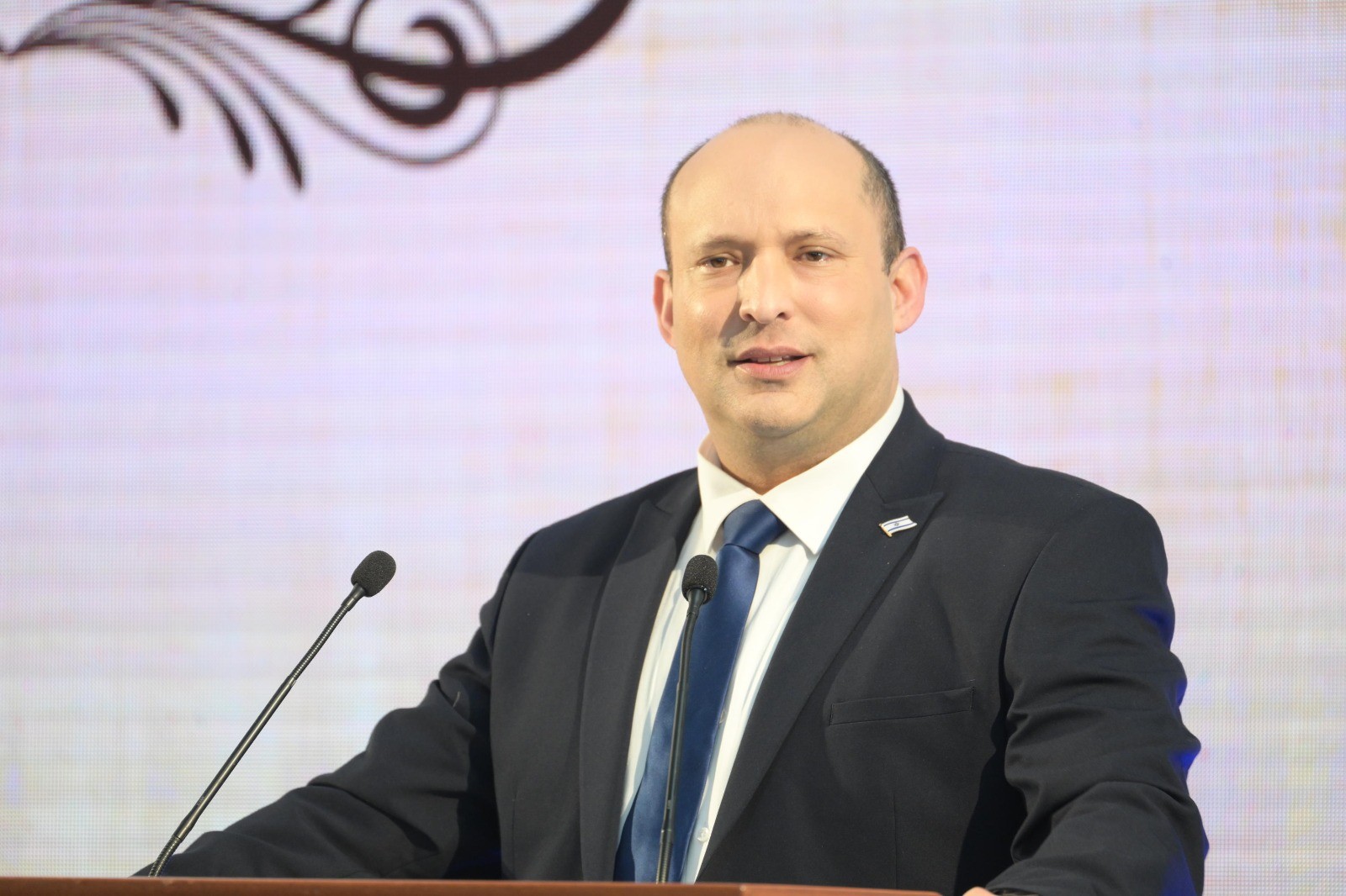 בנט הודיע: "מעתה כל הוצאות המזון של משפחתי ישולמו מחשבוני"
