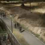 מחדל: כך חוצים ערבים את גדר ההפרדה באין מפריע | צפו בתיעוד