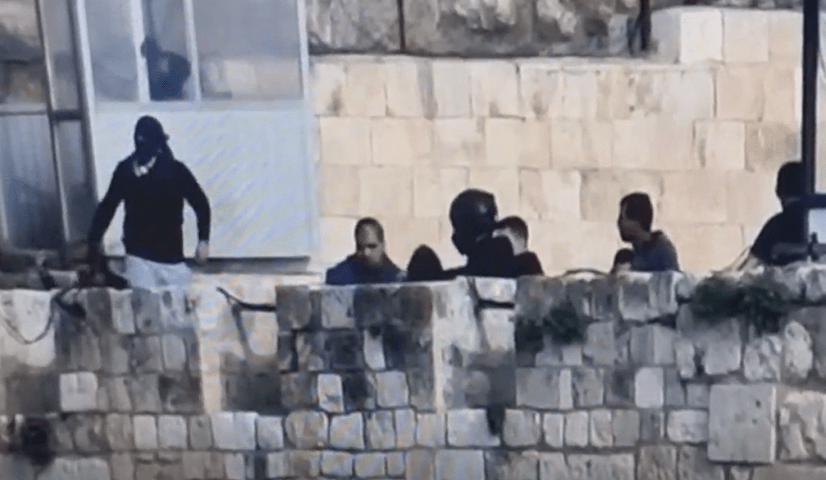 סערה במערכת הפוליטית לאחר פיגוע האבנים סמוך לכותל