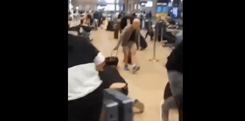 בהלה בנתב"ג בעקבות נפל של פגז שהתגלה בחיק אחד הנוסעים