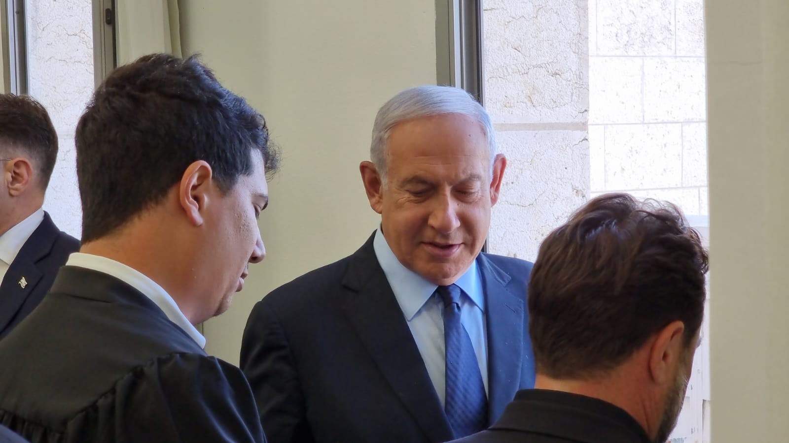 פרקליטי נתניהו: לחשוף את חומרי החקירה הנוגעים לבן כספית