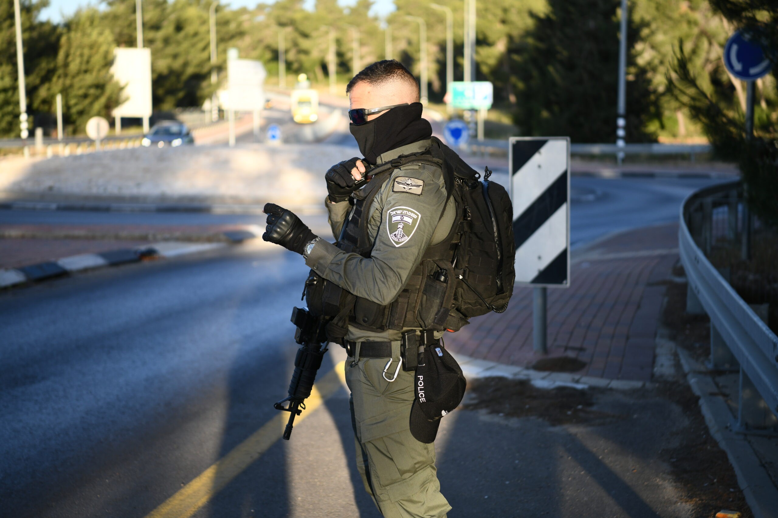 שוטרים ירו לעבר רכב שהאיץ לעברם ברמת הגולן, 2 פצועים בזירה